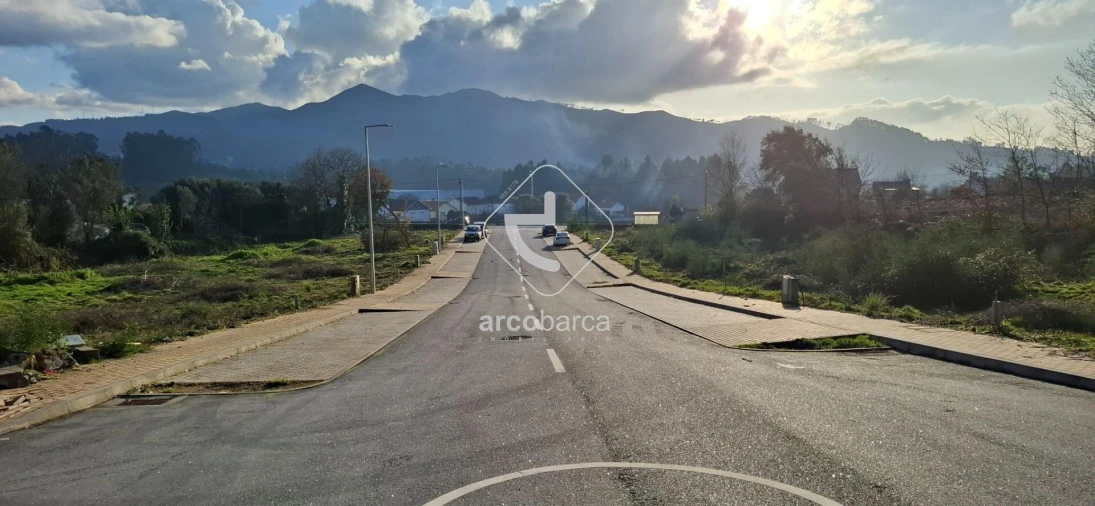 Terreno para Venda em Fornelos e Queijada Foto 1