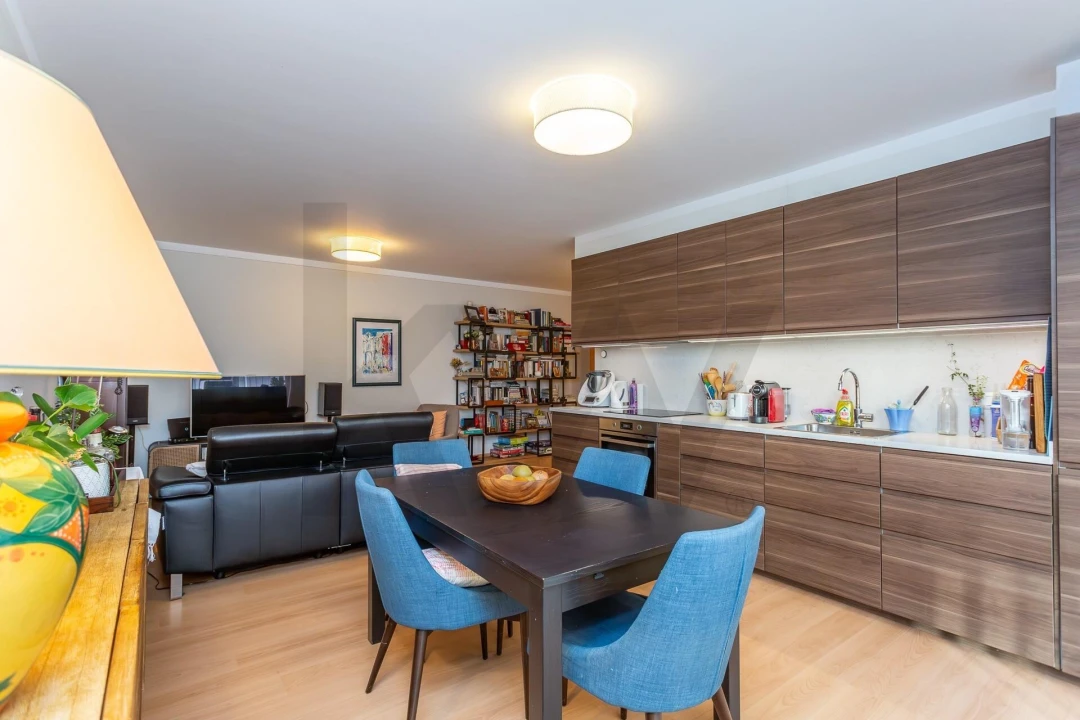 Apartamento T2 para Arrendamento em Lumiar Foto 4