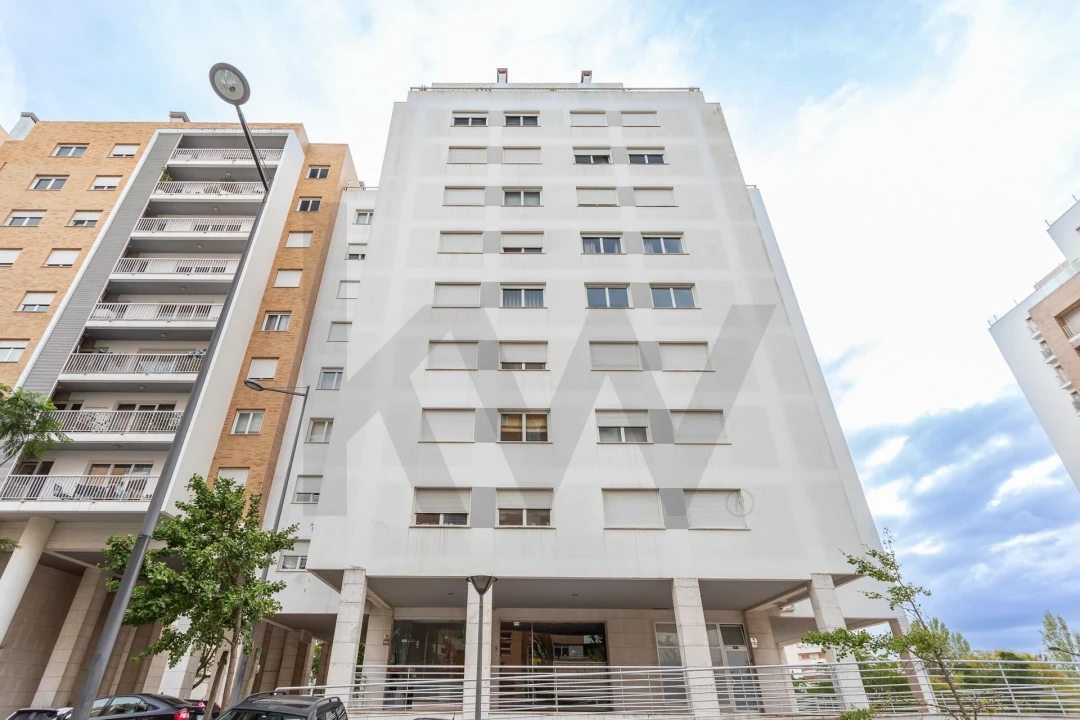 Apartamento T2 para Arrendamento em Lumiar Foto 3