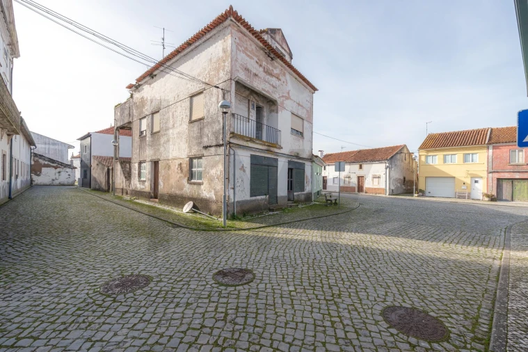 Moradia T5 para Venda em Santo Varão Foto 1