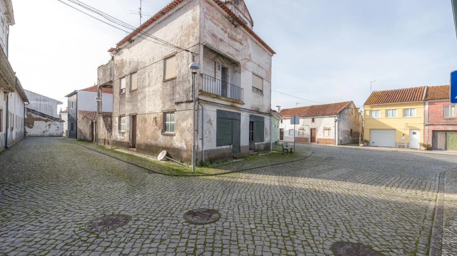 Moradia T5 para Venda em Santo Varão