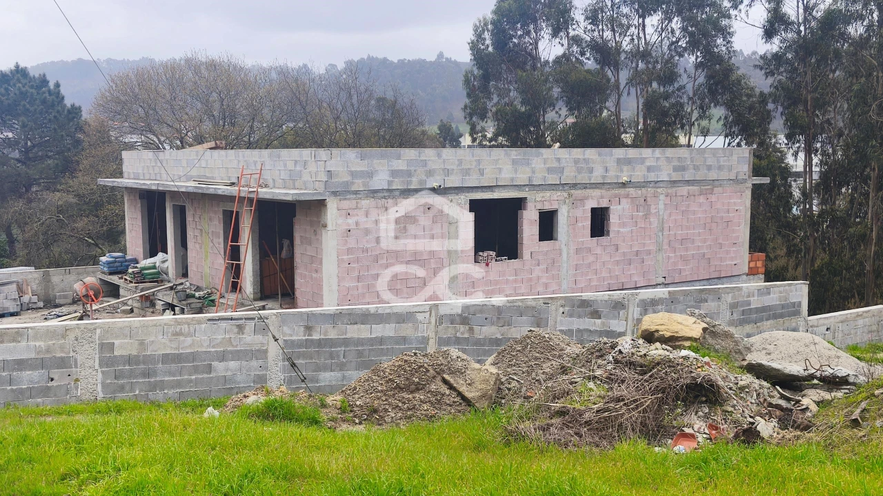 Moradia T3 para Venda em Delães Foto 1