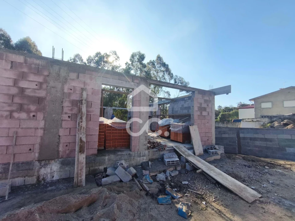 Moradia T3 para Venda em Delães Foto 5