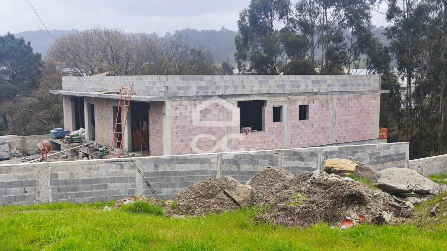 Moradia T3 para Venda em Delães Foto 1