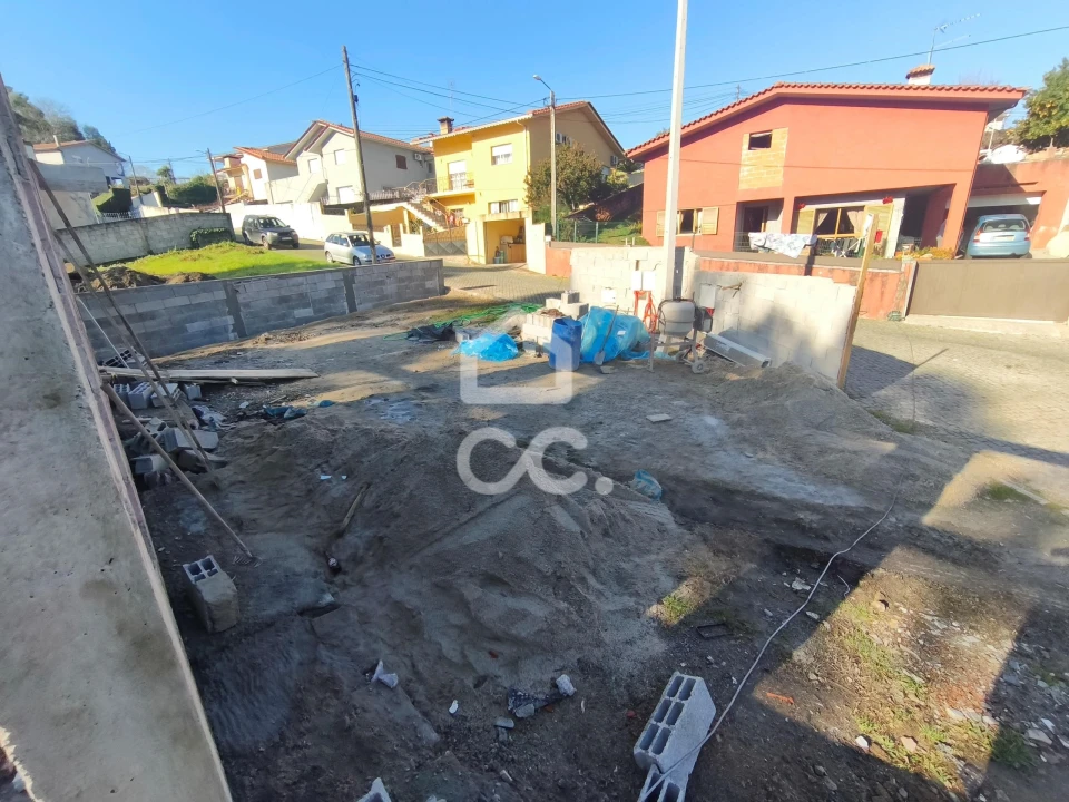 Moradia T3 para Venda em Delães Foto 11