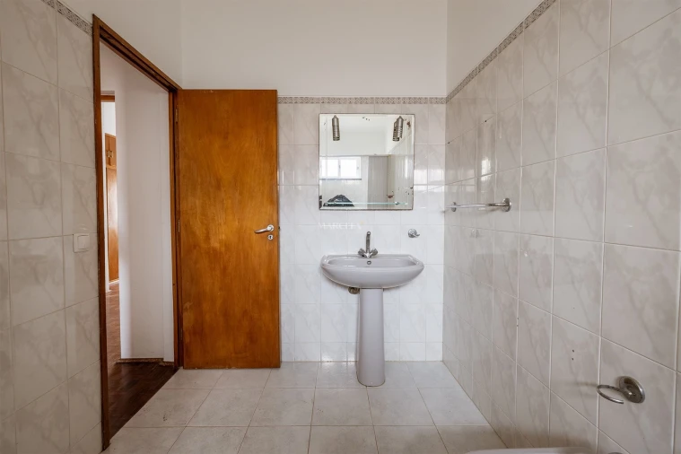 Moradia T2 para Venda em Lagos (São Sebastião e Santa Maria) Foto 12