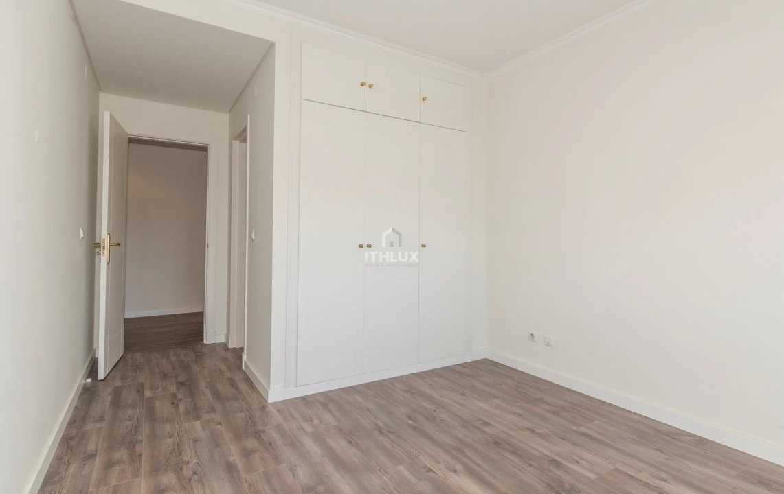Apartamento T5 para Venda em Campolide Foto 31