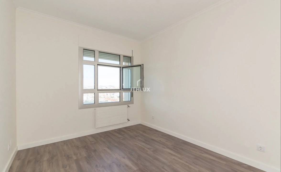 Apartamento T5 para Venda em Campolide Foto 17