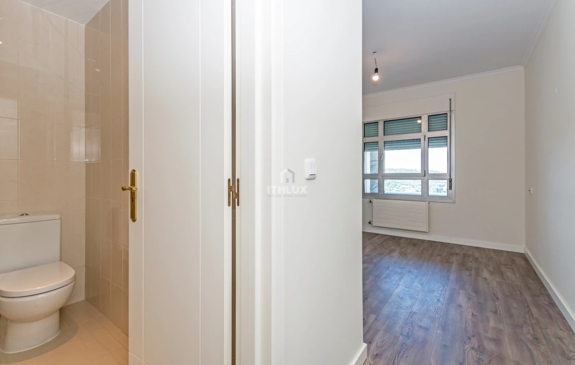 Apartamento T5 para Venda em Campolide Foto 28