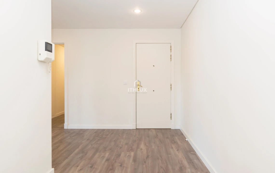 Apartamento T5 para Venda em Campolide Foto 36