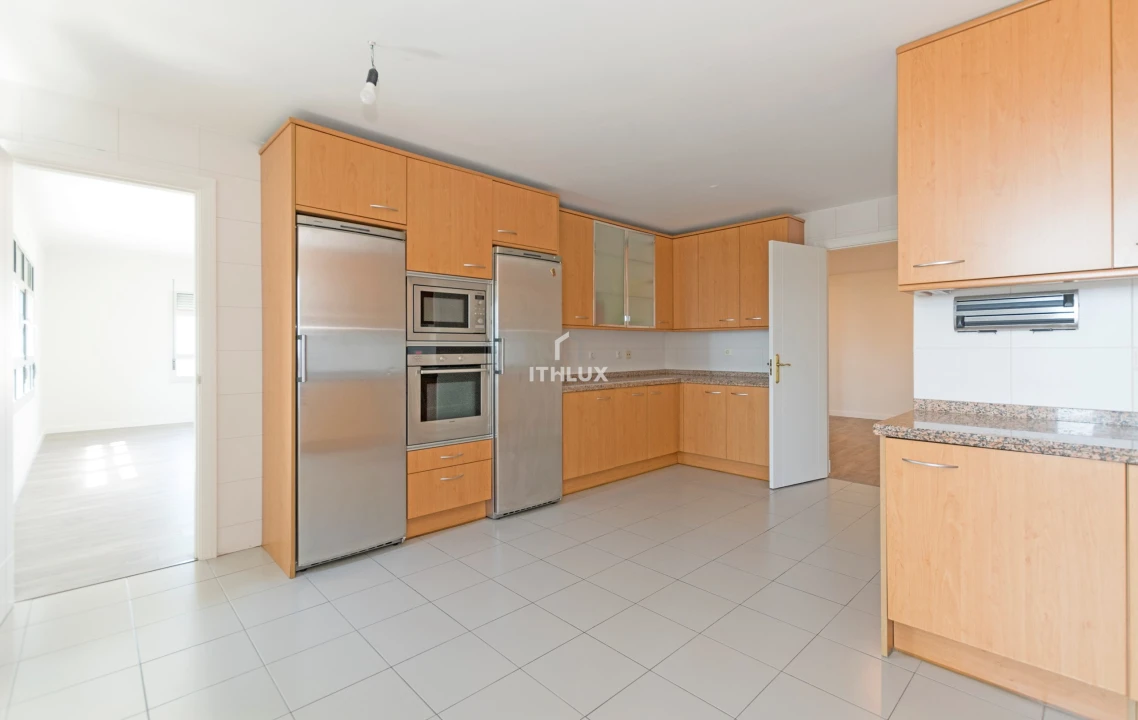 Apartamento T5 para Venda em Campolide Foto 11