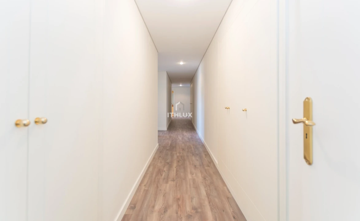 Apartamento T5 para Venda em Campolide Foto 14