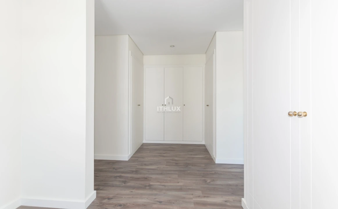 Apartamento T5 para Venda em Campolide Foto 27