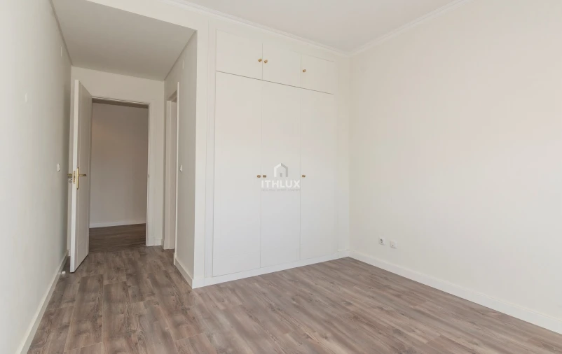 Apartamento T5 para Venda em Campolide Foto 31