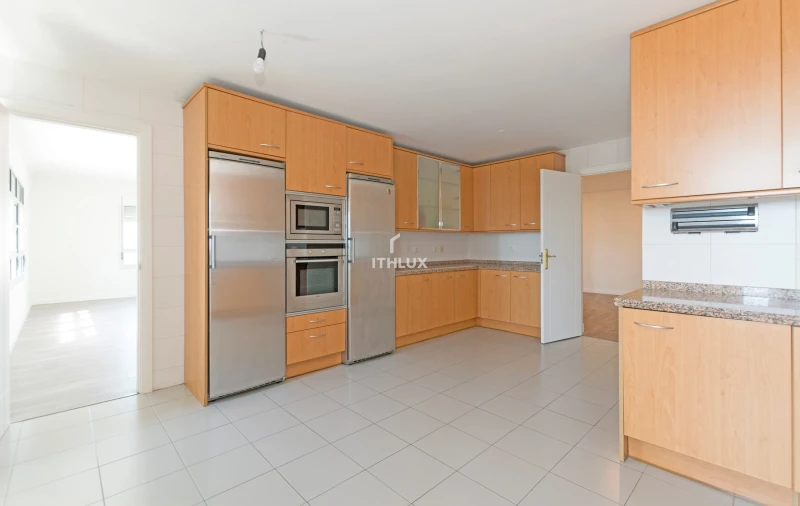 Apartamento T5 para Venda em Campolide Foto 11