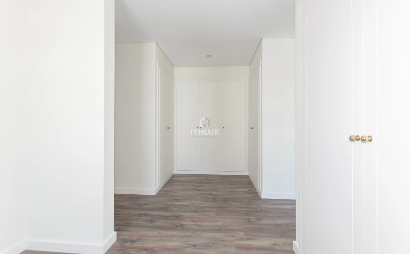 Apartamento T5 para Venda em Campolide Foto 27