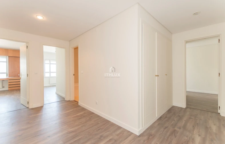 Apartamento T5 para Venda em Campolide Foto 22