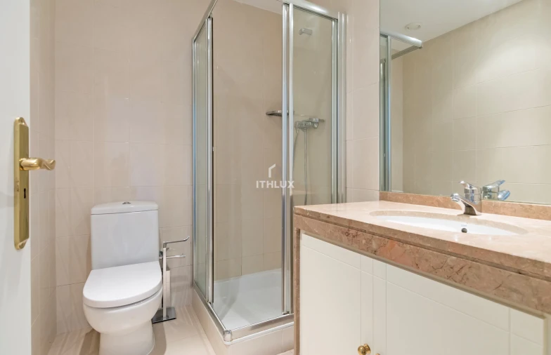 Apartamento T5 para Venda em Campolide Foto 33