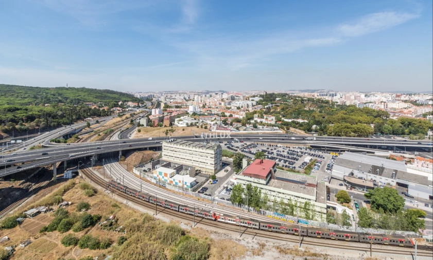 Apartamento T5 para Venda em Campolide Foto 8