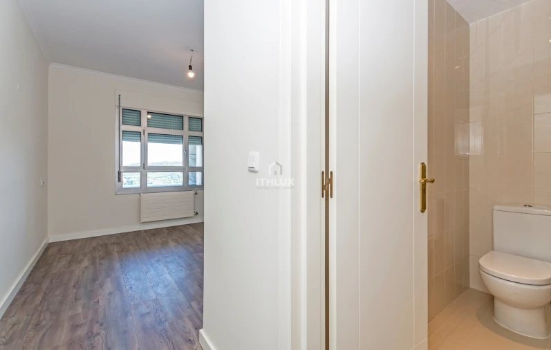 Apartamento T5 para Venda em Campolide Foto 32