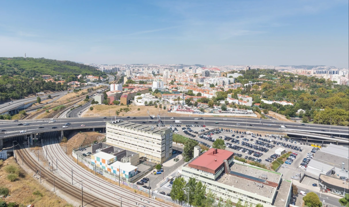 Apartamento T5 para Venda em Campolide Foto 18