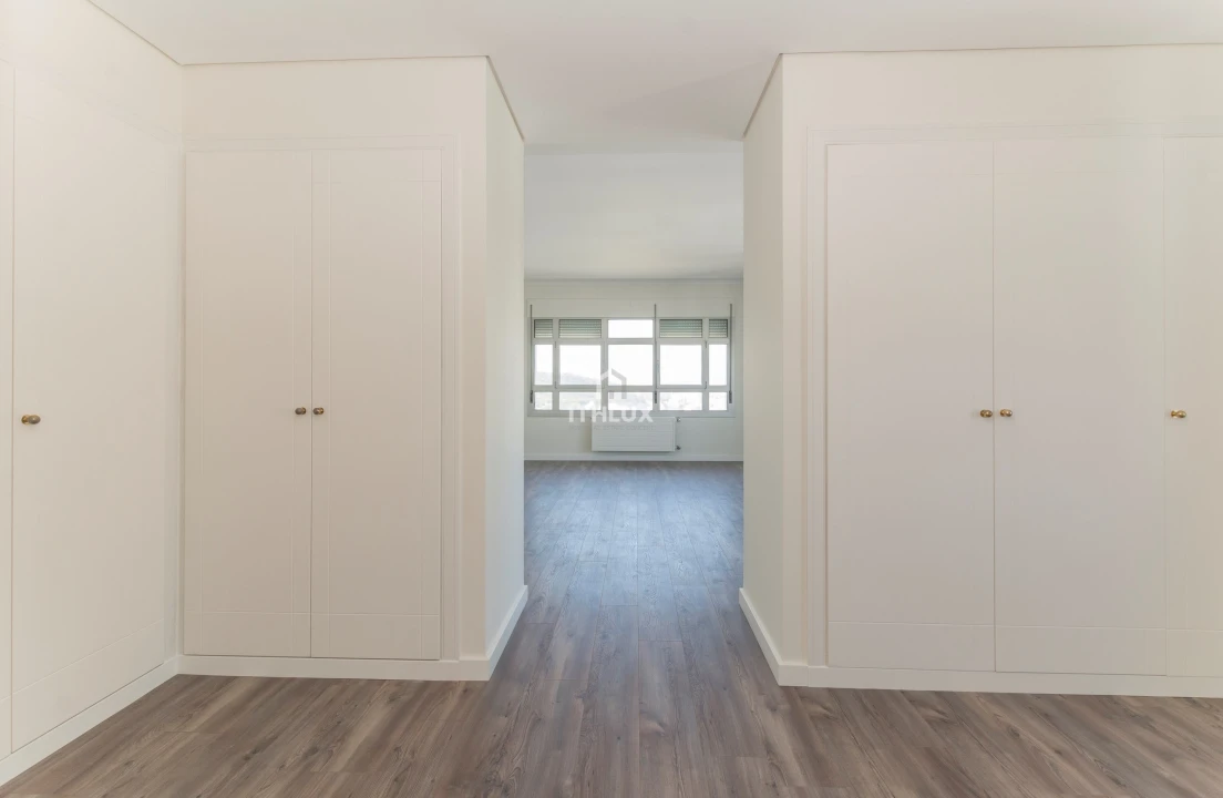 Apartamento T5 para Venda em Campolide Foto 24