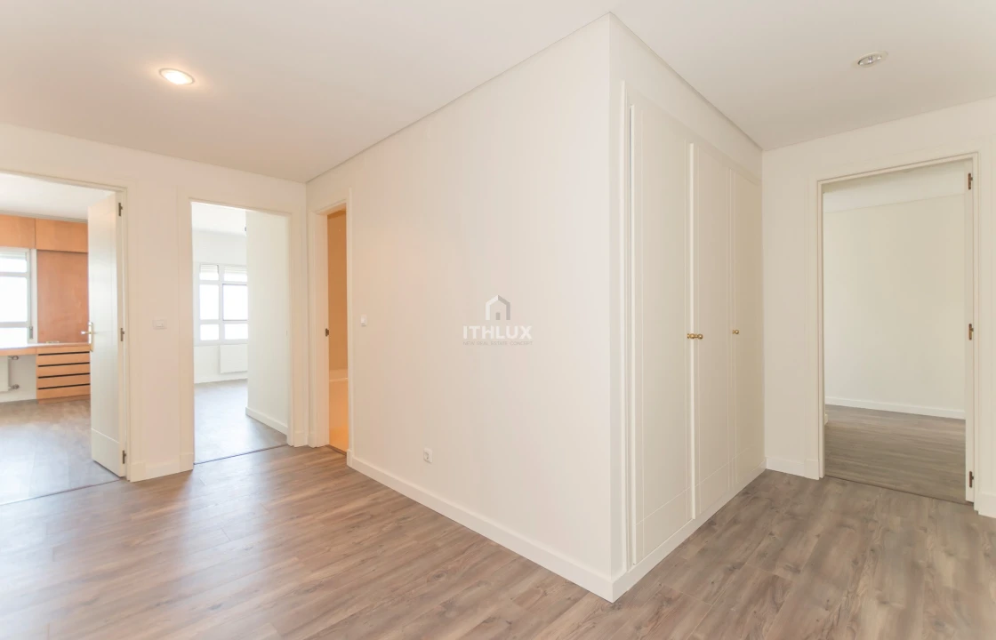 Apartamento T5 para Venda em Campolide Foto 22