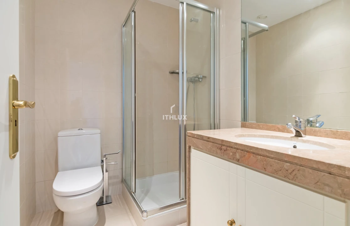 Apartamento T5 para Venda em Campolide Foto 33