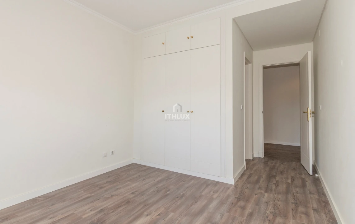 Apartamento T5 para Venda em Campolide Foto 35