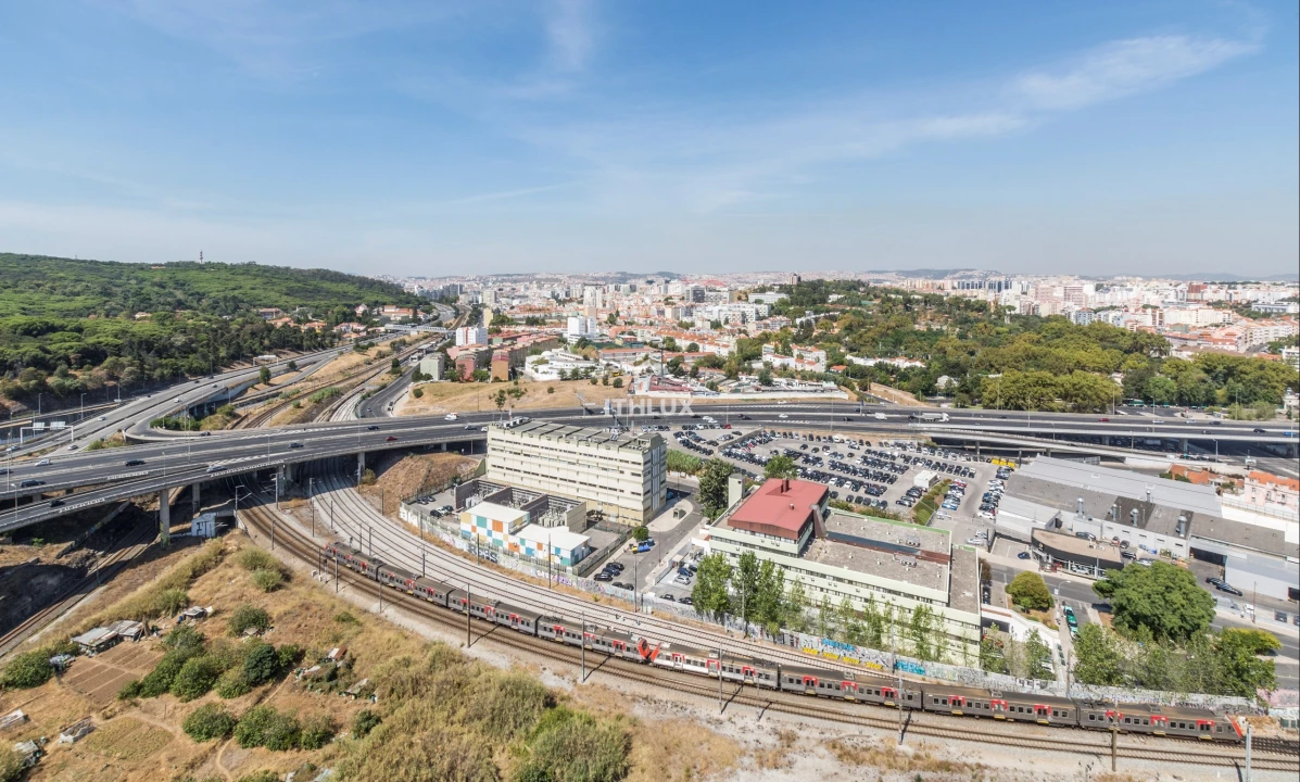 Apartamento T5 para Venda em Campolide Foto 8