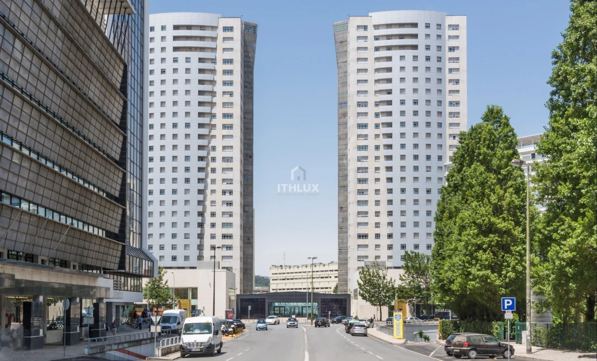 Apartamento T5 para Venda em Campolide Foto 1