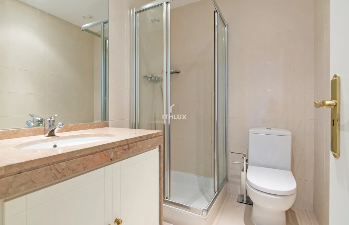 Apartamento T5 para Venda em Campolide Foto 29