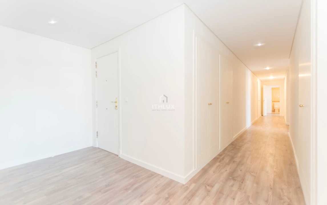 Apartamento T5 para Venda em Campolide Foto 15