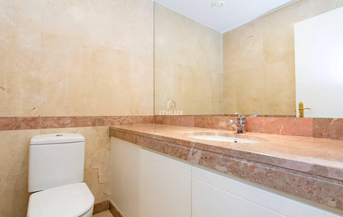 Apartamento T5 para Venda em Campolide Foto 12