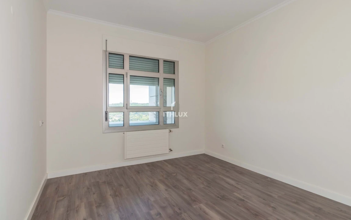 Apartamento T5 para Arrendamento em Campolide Foto 35