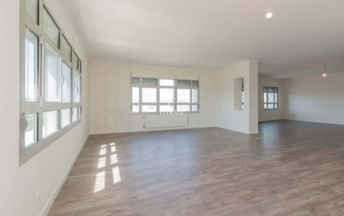 Apartamento T5 para Arrendamento em Campolide Foto 7