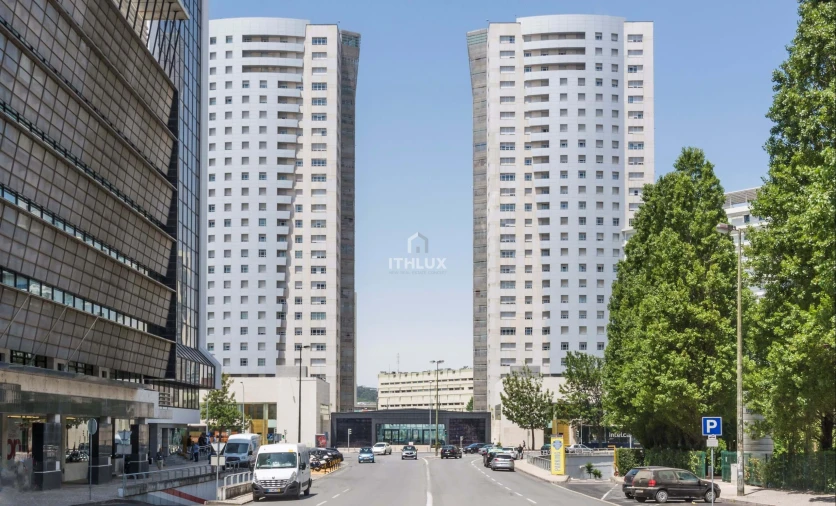 Apartamento T5 para Arrendamento em Campolide Foto 2