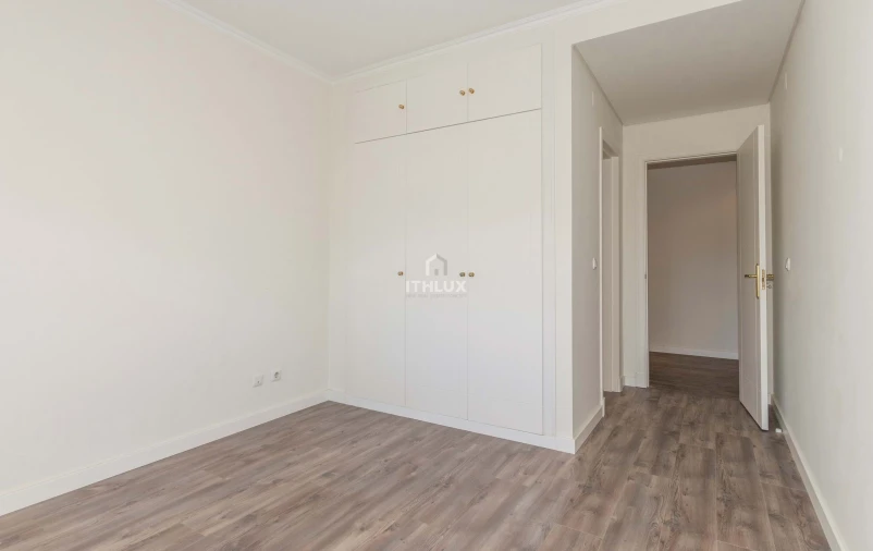 Apartamento T5 para Arrendamento em Campolide Foto 36