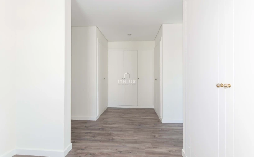 Apartamento T5 para Arrendamento em Campolide Foto 28