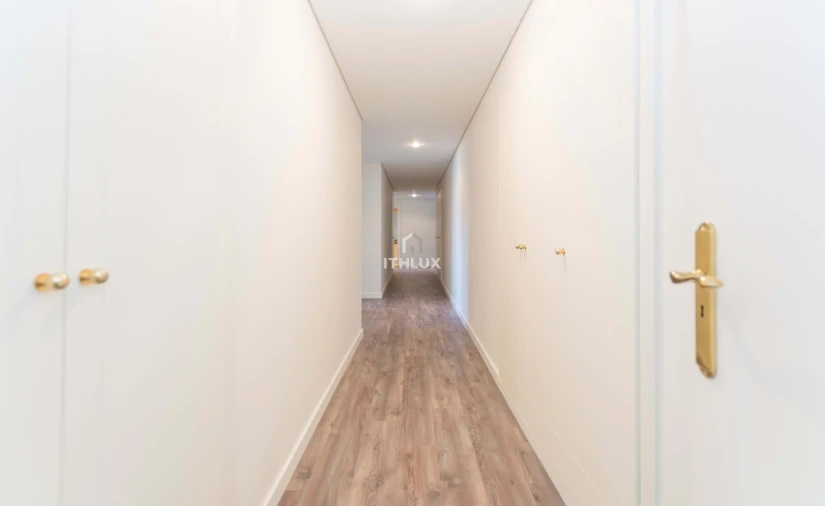 Apartamento T5 para Arrendamento em Campolide Foto 14