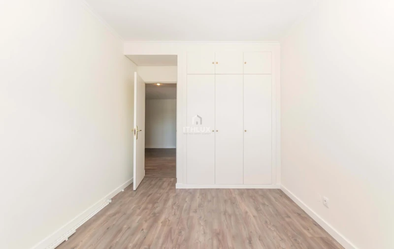 Apartamento T5 para Arrendamento em Campolide Foto 21