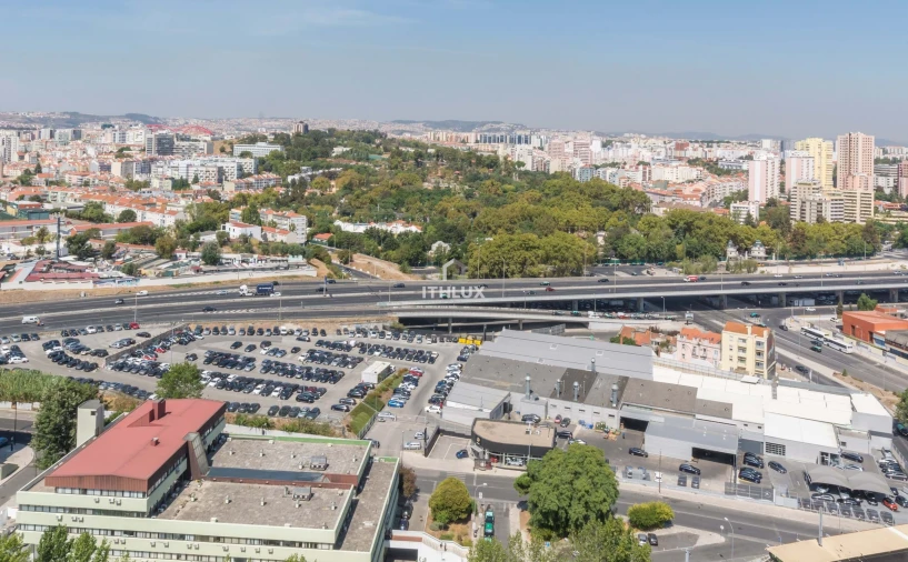 Apartamento T5 para Arrendamento em Campolide Foto 26