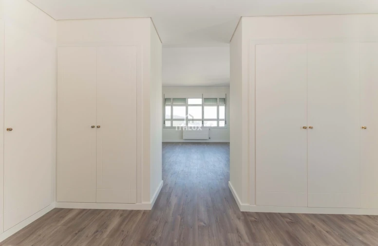 Apartamento T5 para Arrendamento em Campolide Foto 24