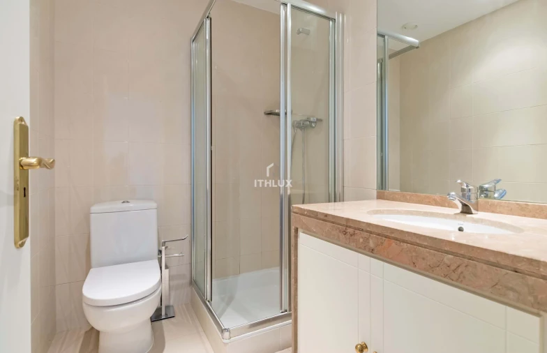 Apartamento T5 para Arrendamento em Campolide Foto 34