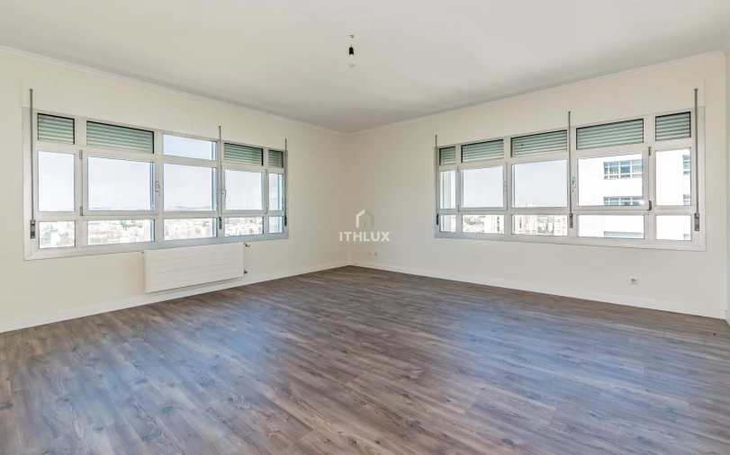 Apartamento T5 para Arrendamento em Campolide Foto 25