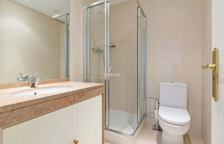 Apartamento T5 para Arrendamento em Campolide Foto 30