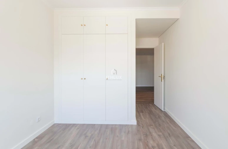 Apartamento T5 para Arrendamento em Campolide Foto 19