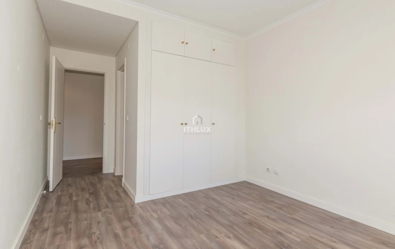 Apartamento T5 para Arrendamento em Campolide Foto 32