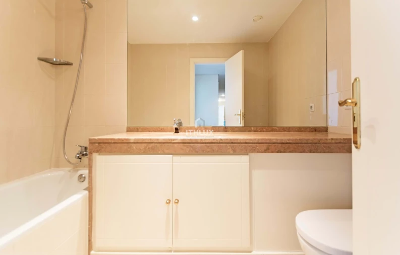 Apartamento T5 para Arrendamento em Campolide Foto 16