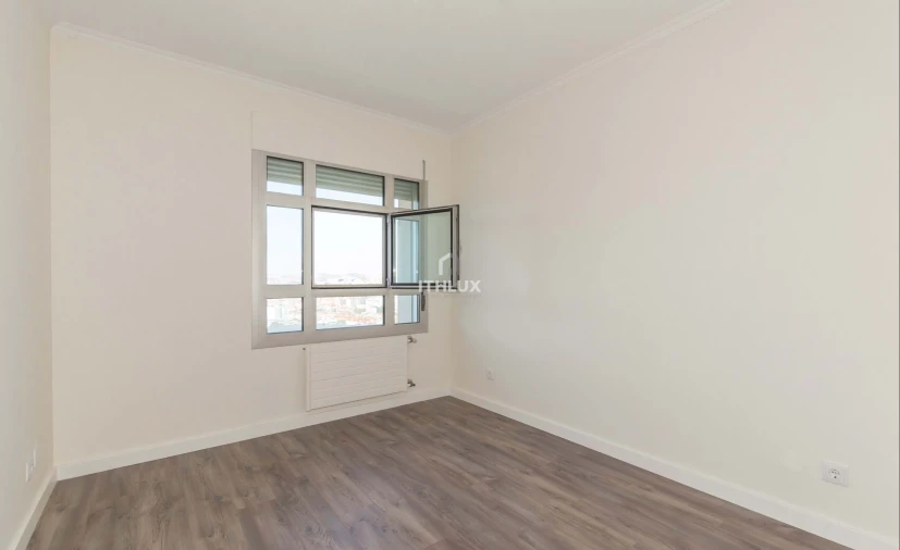 Apartamento T5 para Arrendamento em Campolide Foto 17